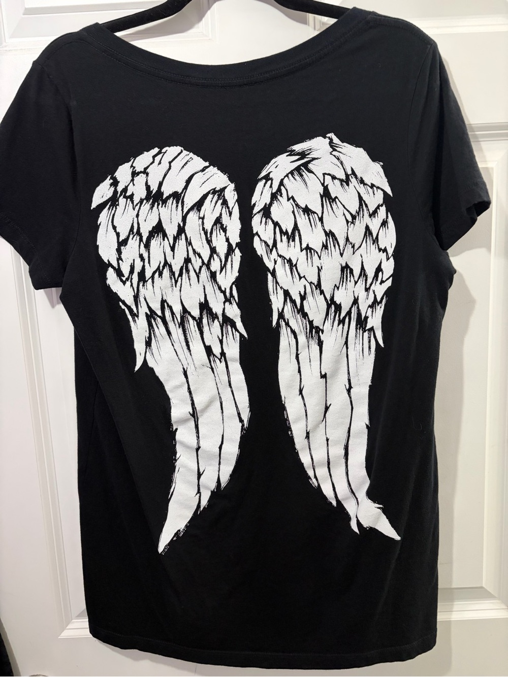 Torrid Walking Dead Daryl Dixon Black V-Neck Tee w/ Angel Wings +Size 0